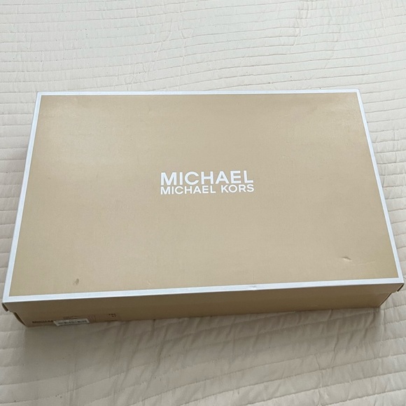 MICHAEL KORS Jamie Mid Boot - Picture 11 of 12